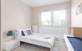 Metro Wilanowska Comfortable Apartment By Bookinghost
